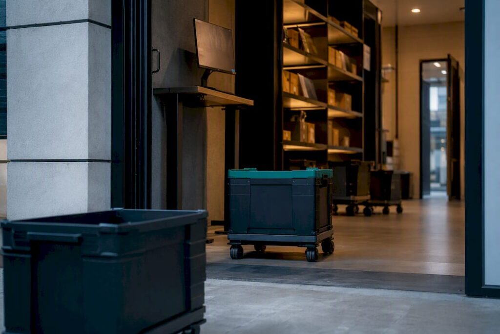 Urban micro fulfillment center service entrance
