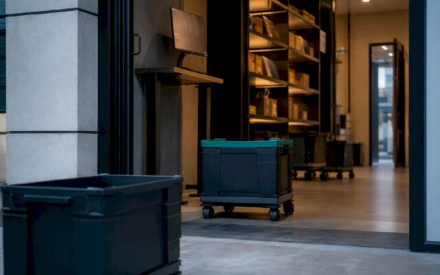 Urban micro fulfillment center service entrance